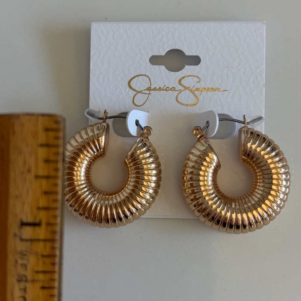 Jessica Simpson Textured Gold Pierced Earrings Modern Edgy Lightweight New - Picture 7 of 8
